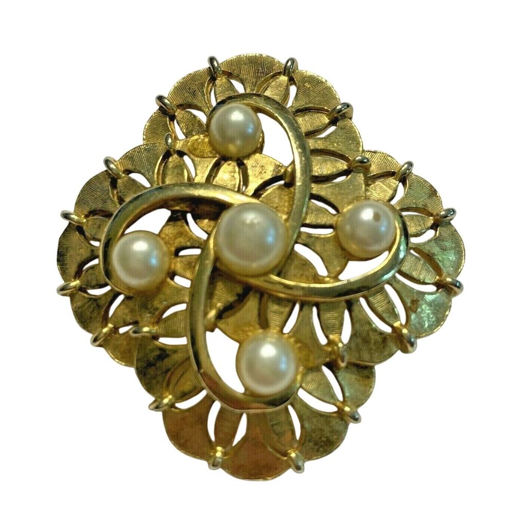 Gold & faux pearl brooch Celtic knot theme pin